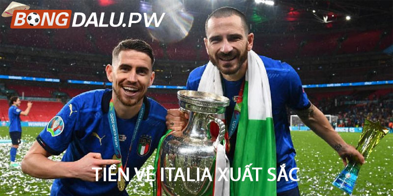 Tiền vệ Italia xuất sắc
